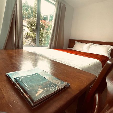 Ming'S Lakeside Goldleaf Suites Queenstown Exteriör bild
