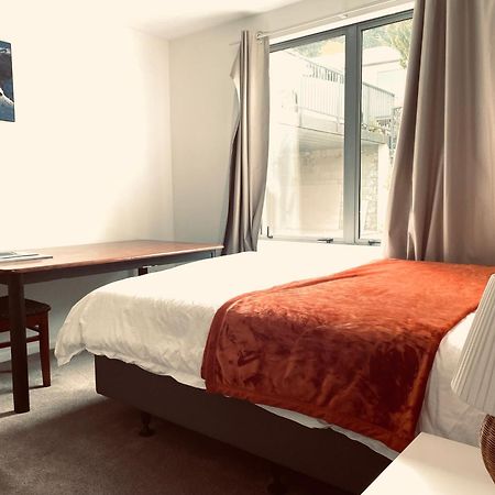 Ming'S Lakeside Goldleaf Suites Queenstown Exteriör bild