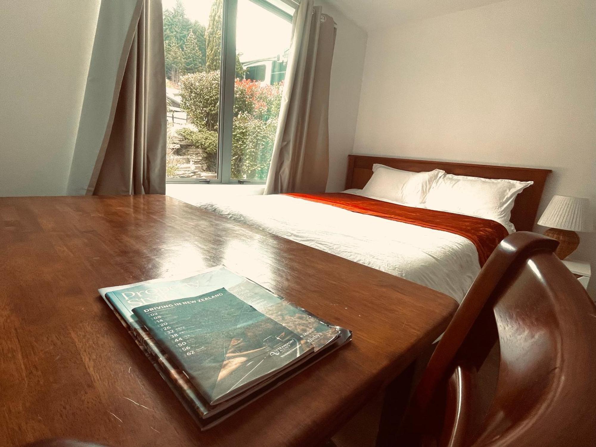 Ming'S Lakeside Goldleaf Suites Queenstown Exteriör bild