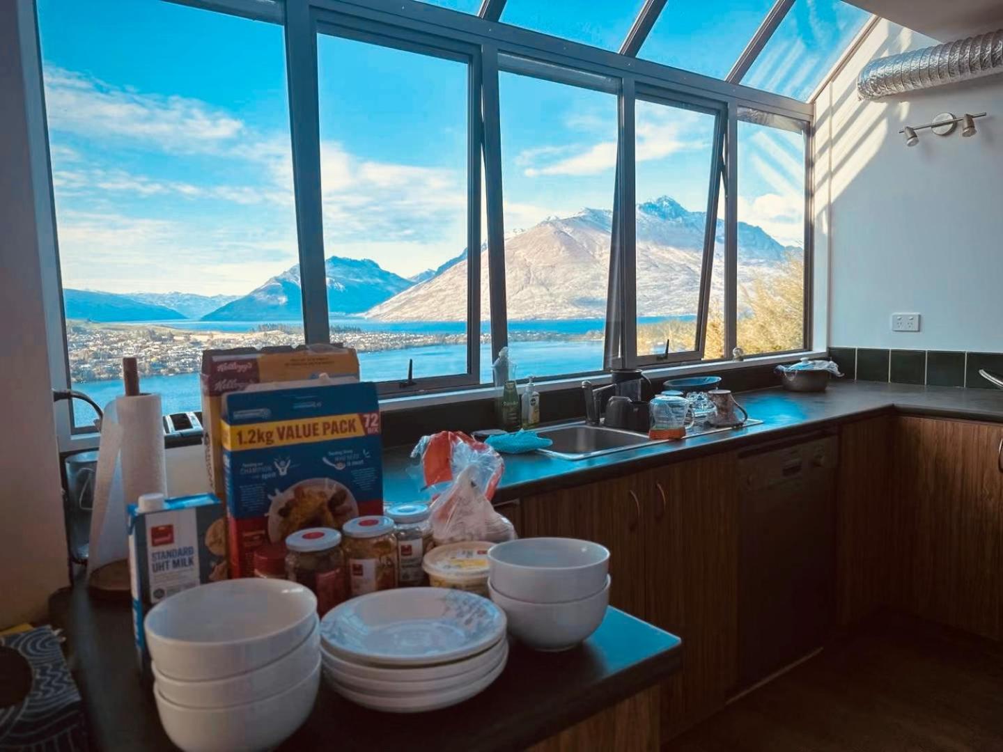 Ming'S Lakeside Goldleaf Suites Queenstown Exteriör bild
