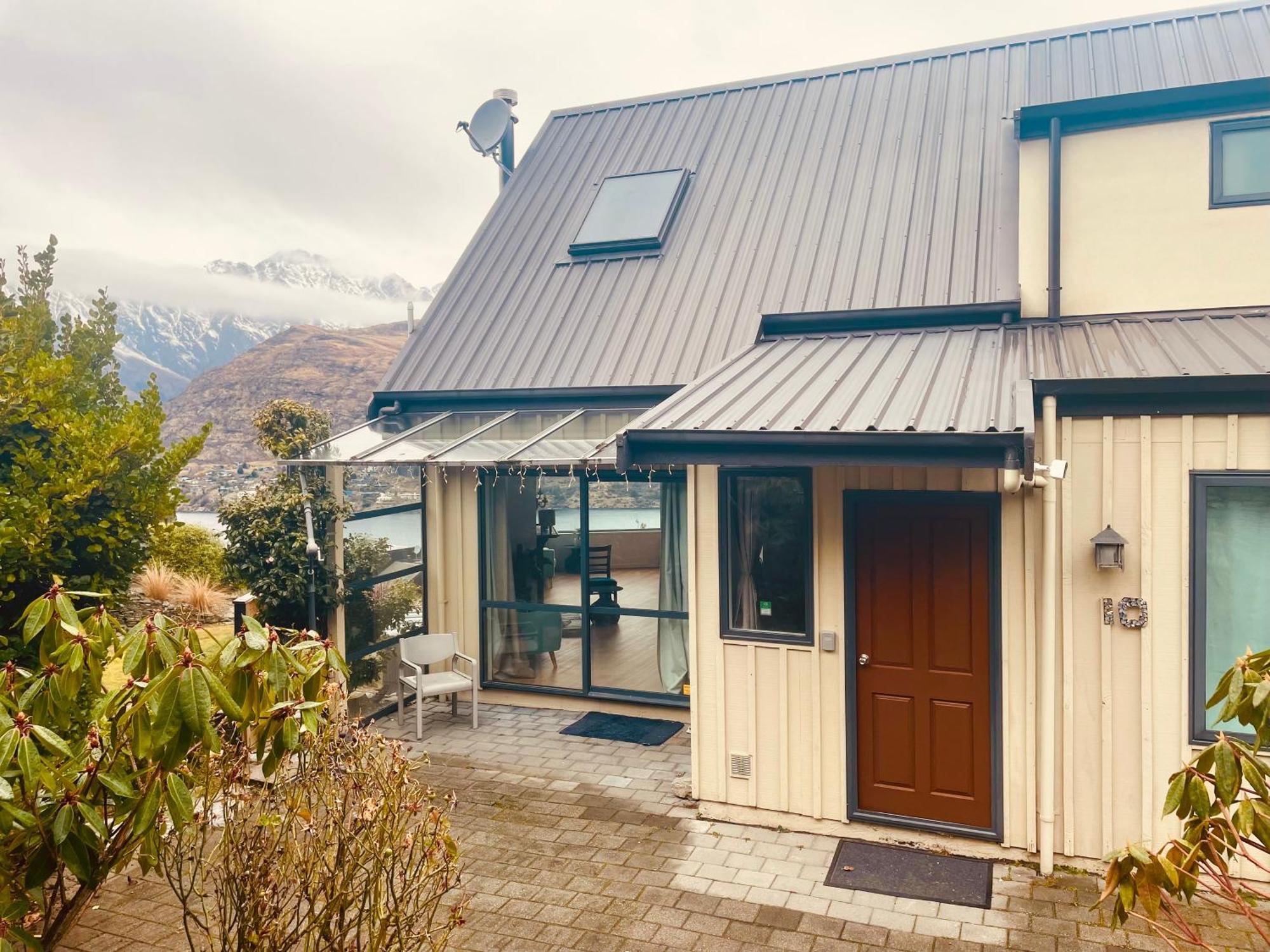 Ming'S Lakeside Goldleaf Suites Queenstown Exteriör bild