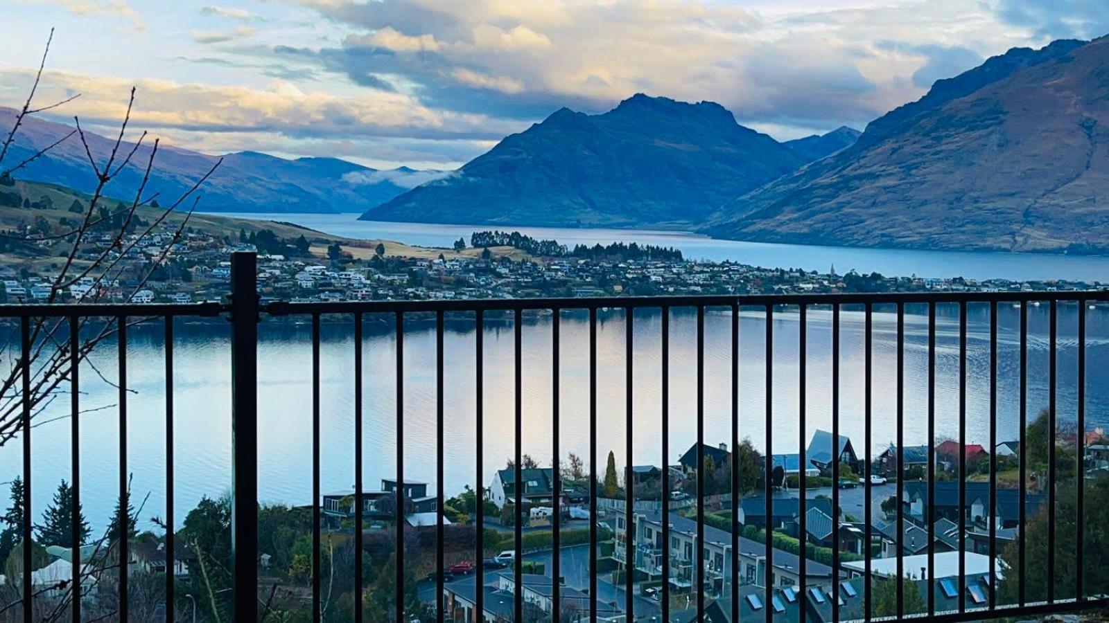 Ming'S Lakeside Goldleaf Suites Queenstown Exteriör bild