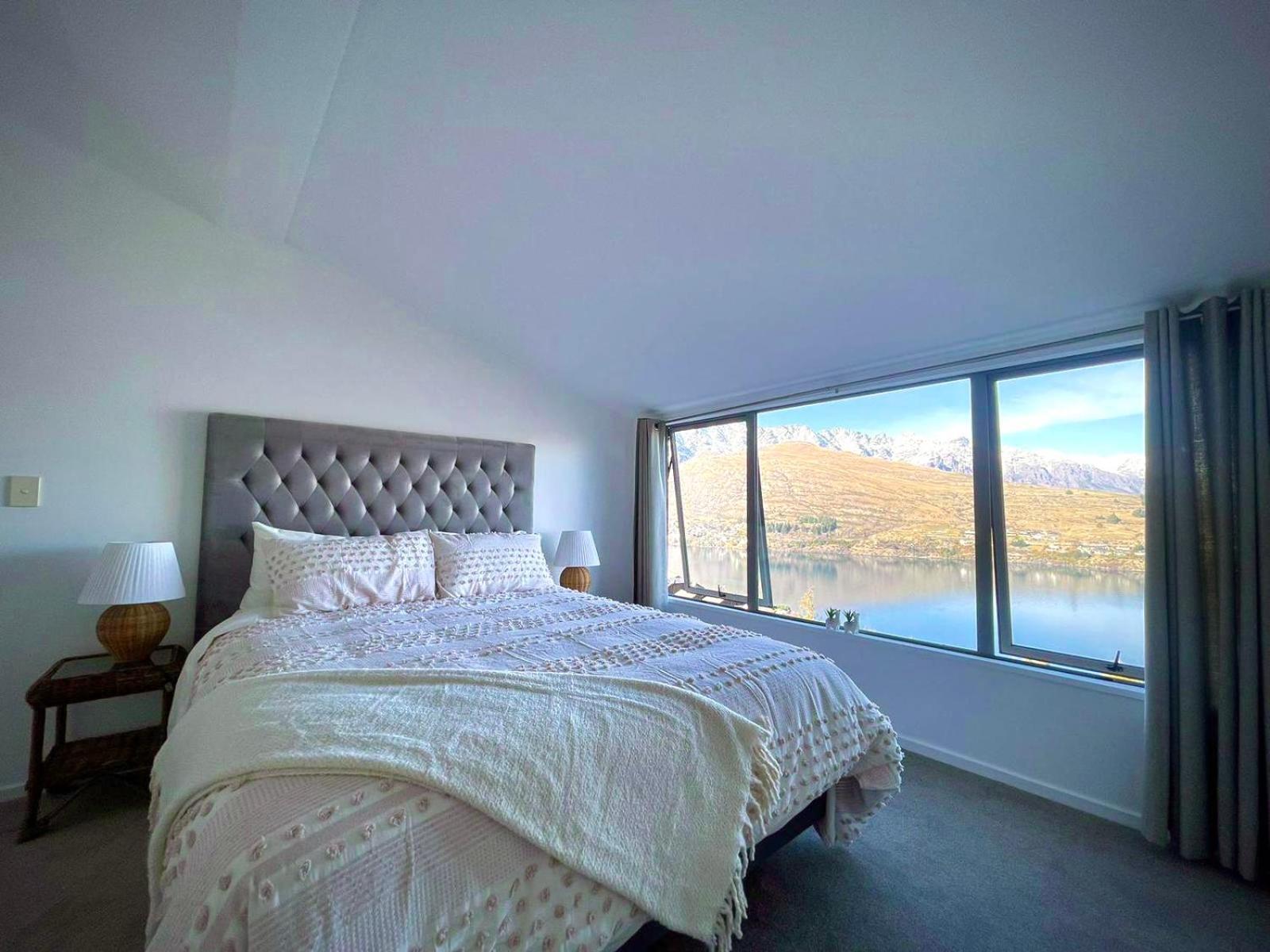 Ming'S Lakeside Goldleaf Suites Queenstown Exteriör bild